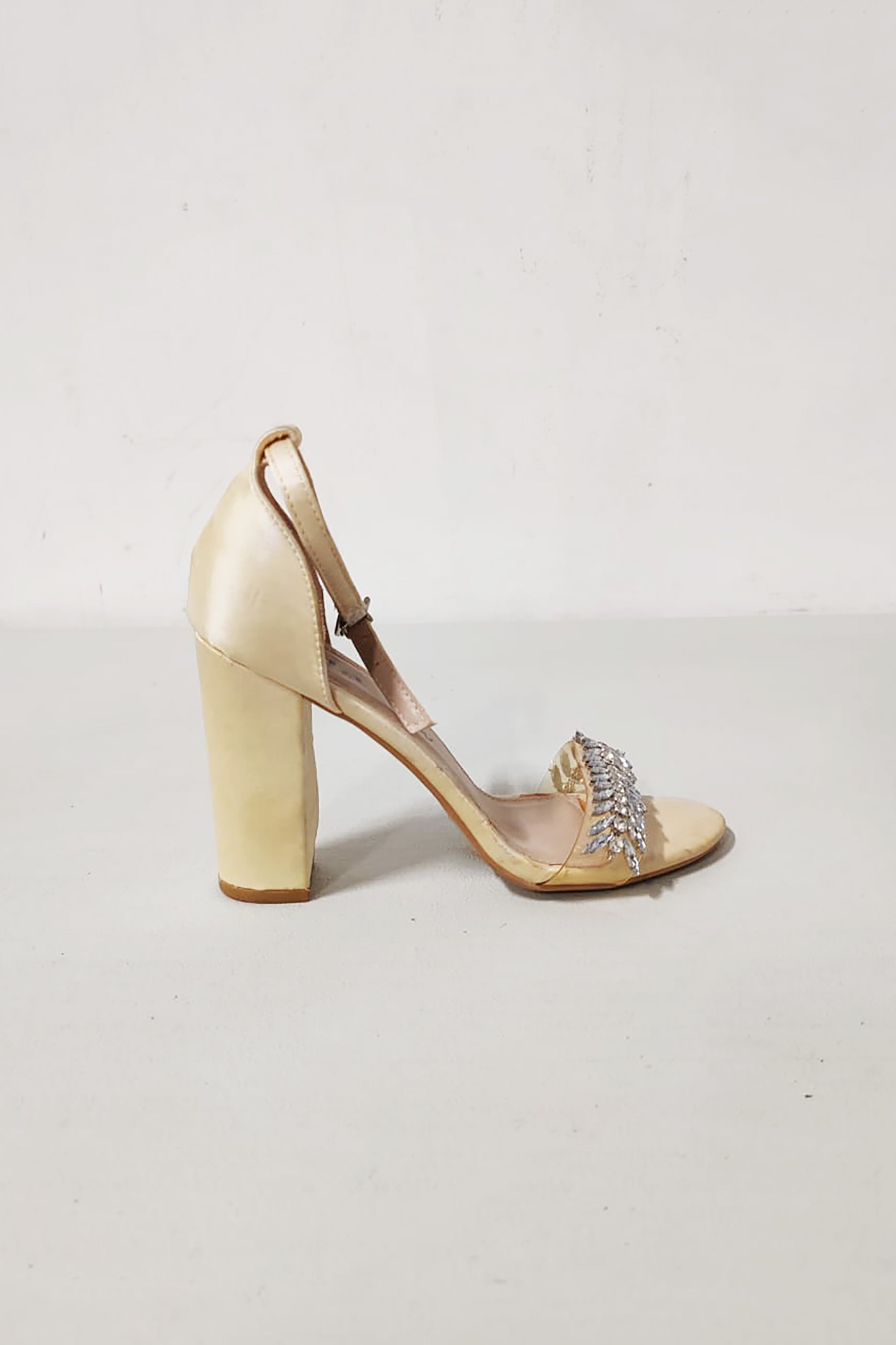 Ladies Ankle Cuff Gold Sandals (Eu38)