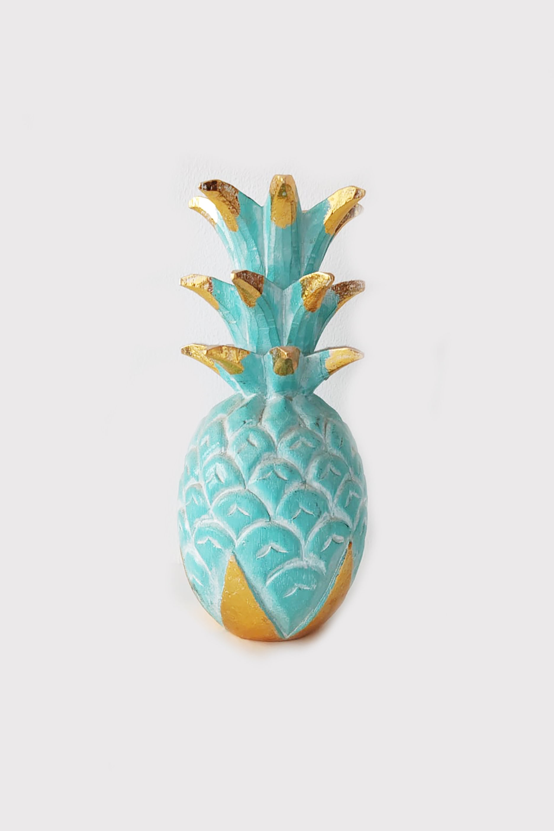Wooden Pineapple Display (H-30cm)