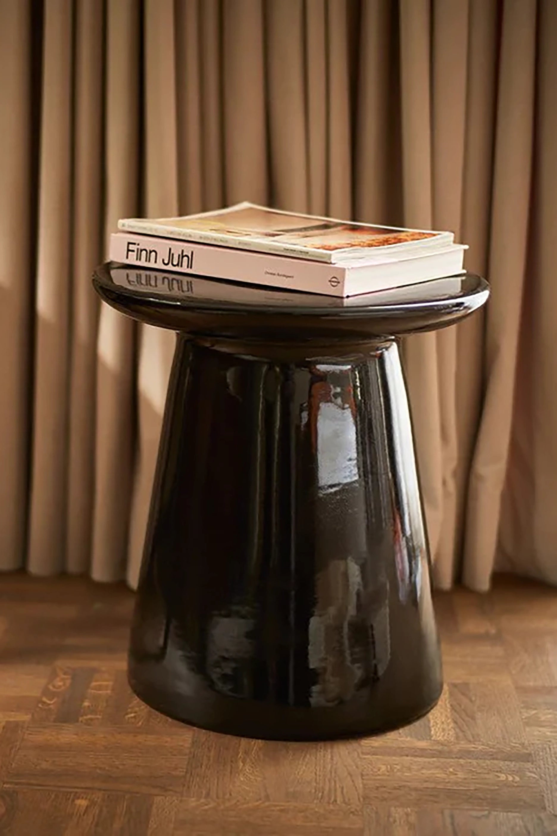 Black Earthenware Side Table (40x40x43cm)