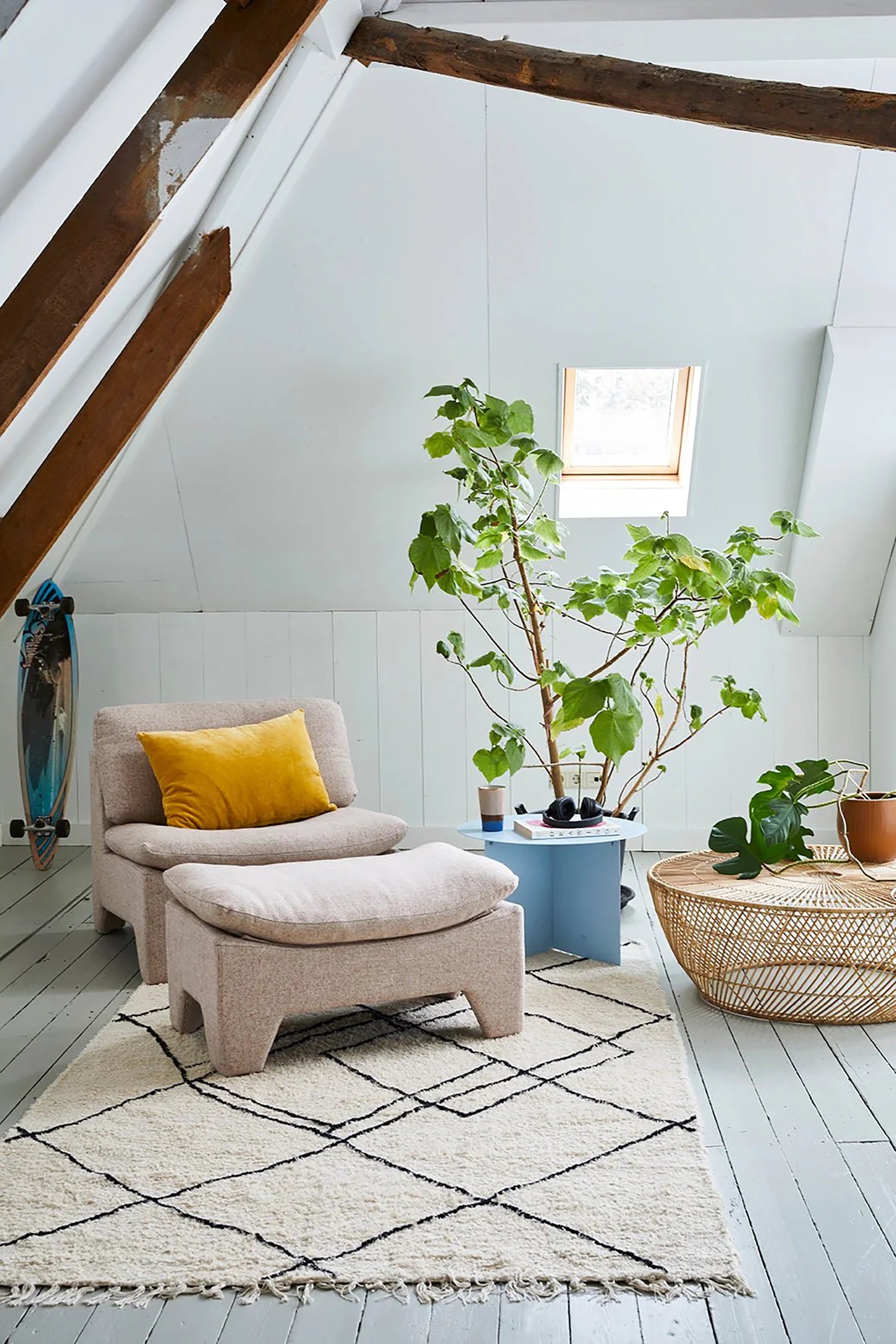 Handwoven Zigzag Rug - Black and White (150x240cm)