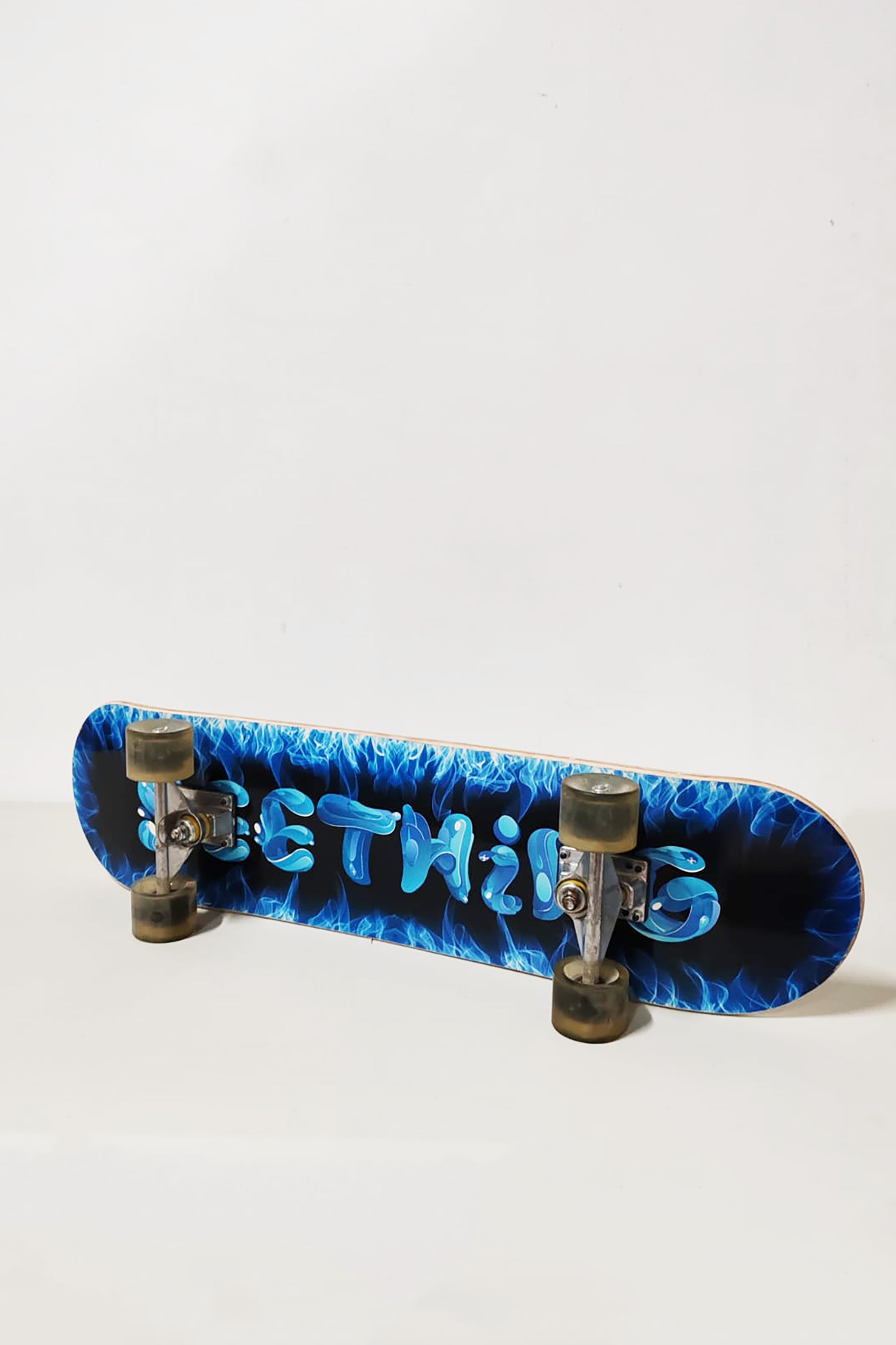 SKATEBOARD WITH BLUE AND BLACK DESIGN