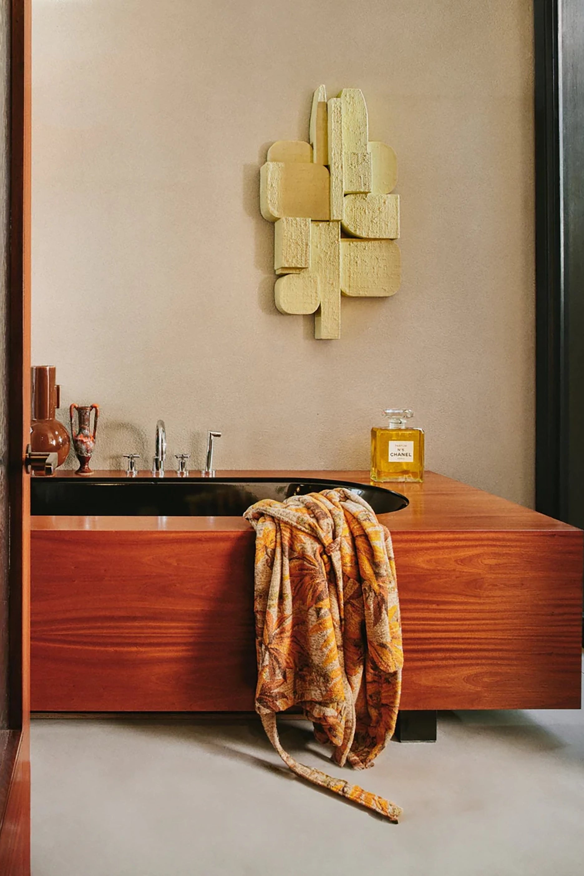 Wall Sculpture Modernist (55x99,5x12cm)