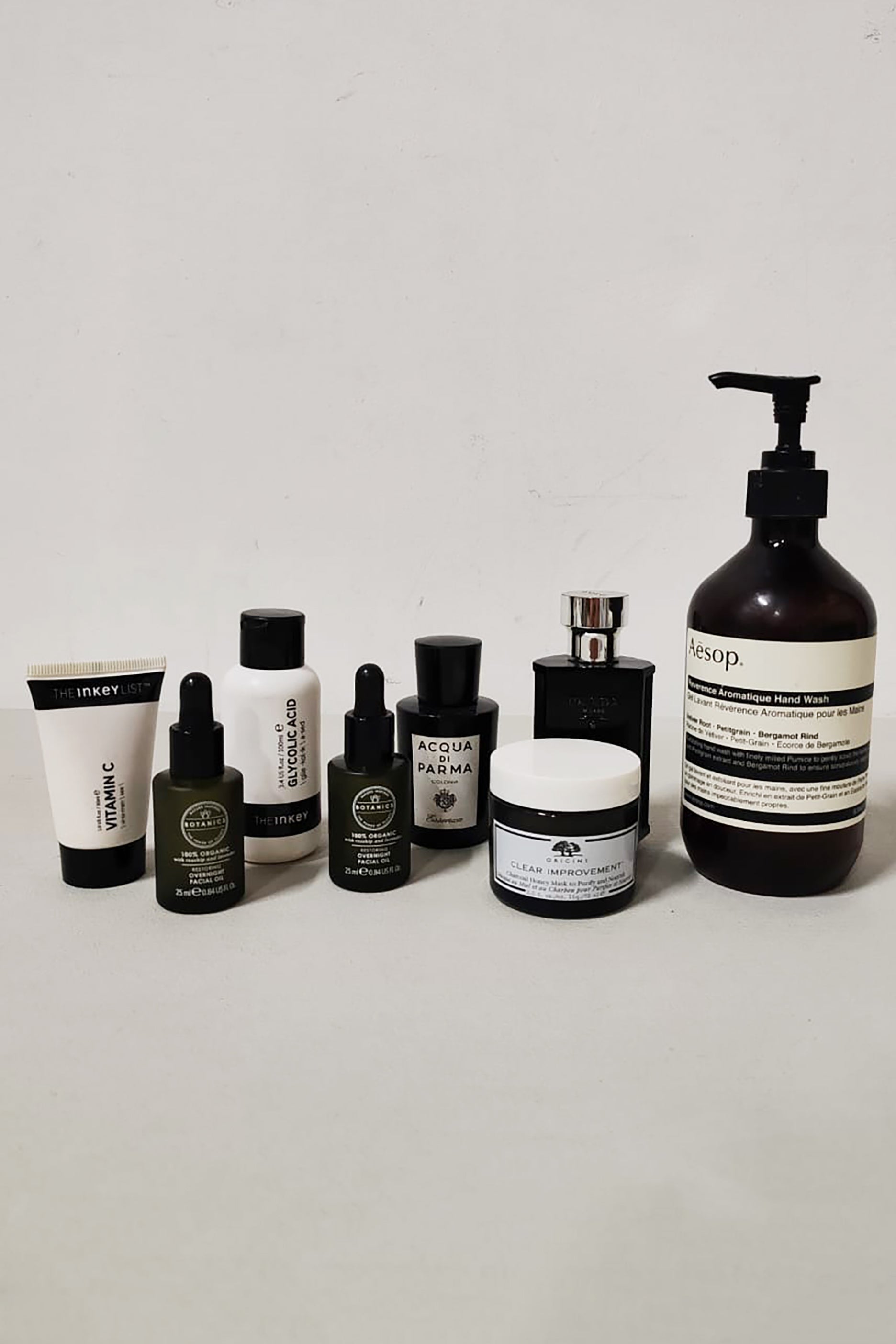 Set of beauty products (black theme)