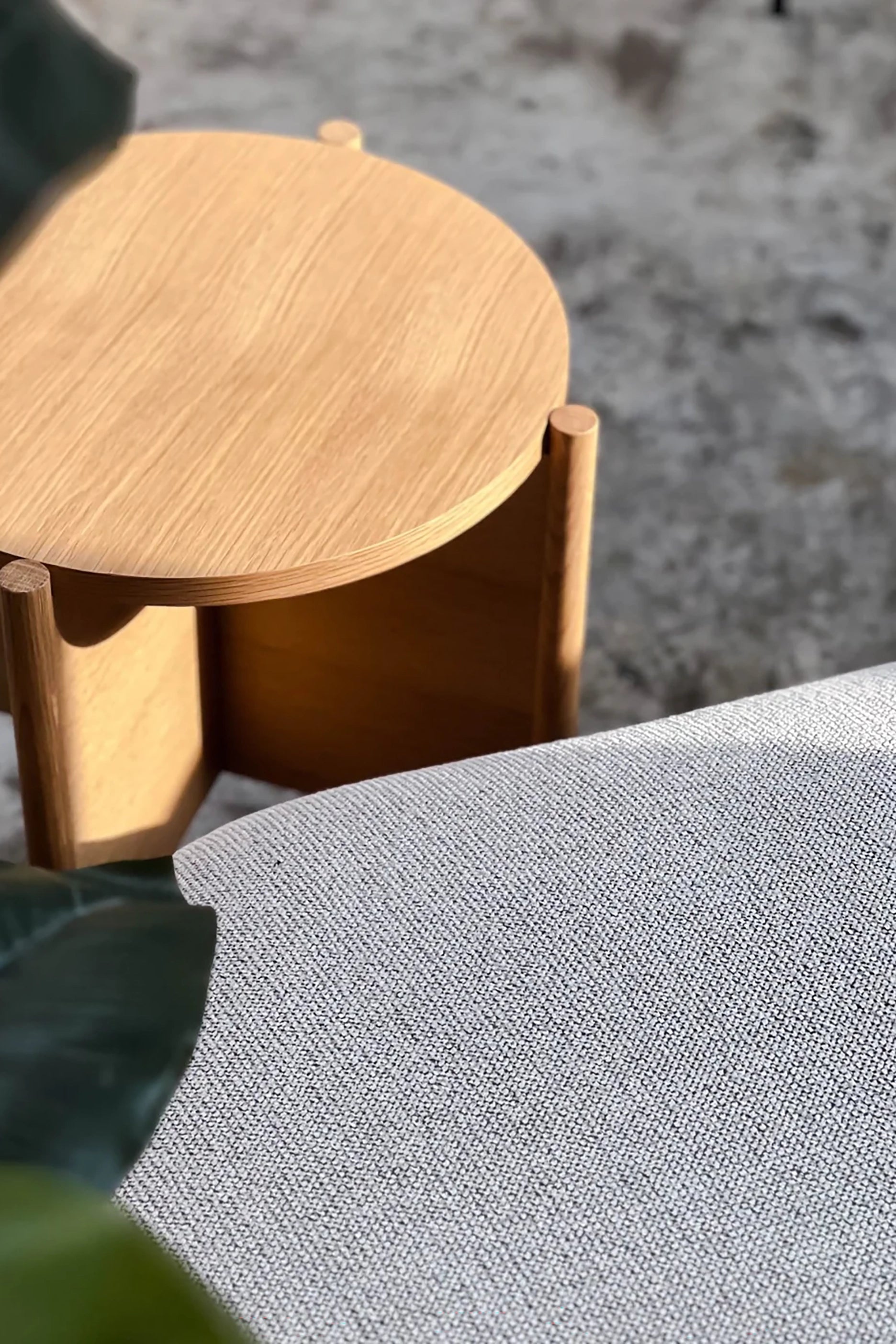 Heritage side table - natural (45x48cm)