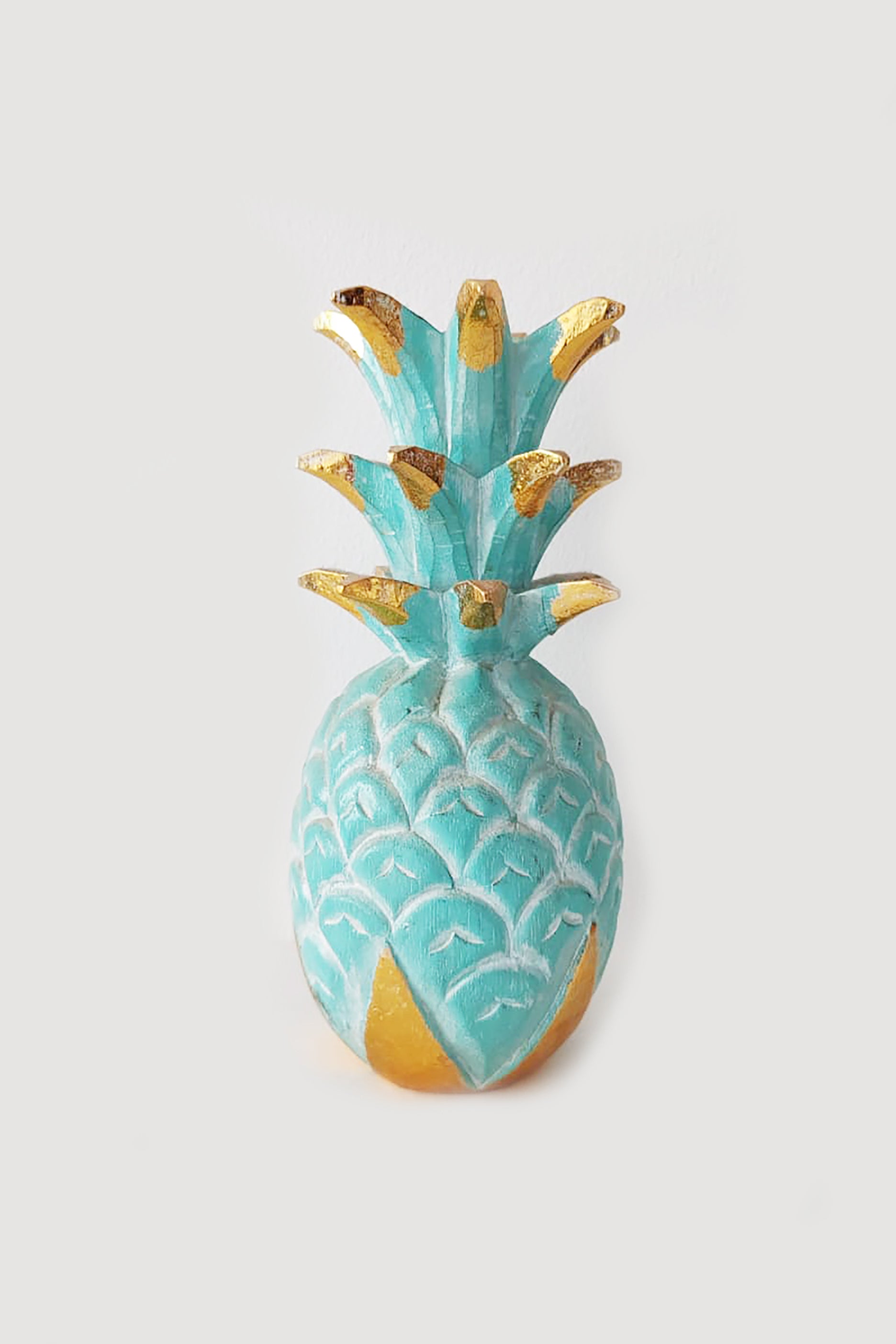 Wooden Pineapple Display (H-30cm)