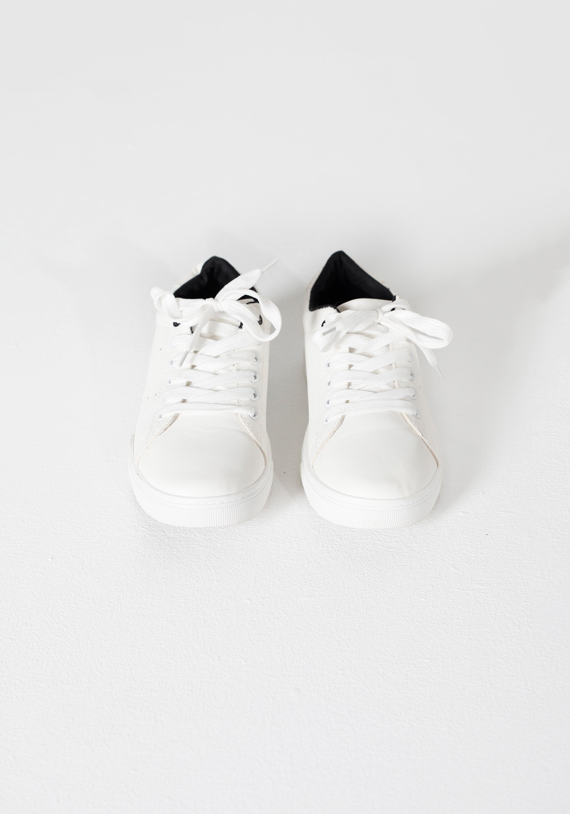 Mens White Sneakers (Eu42)