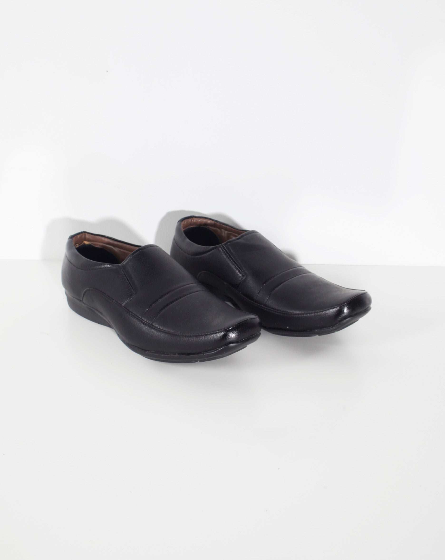 Mens Black Leather Slip-on Shoes (Eu42)