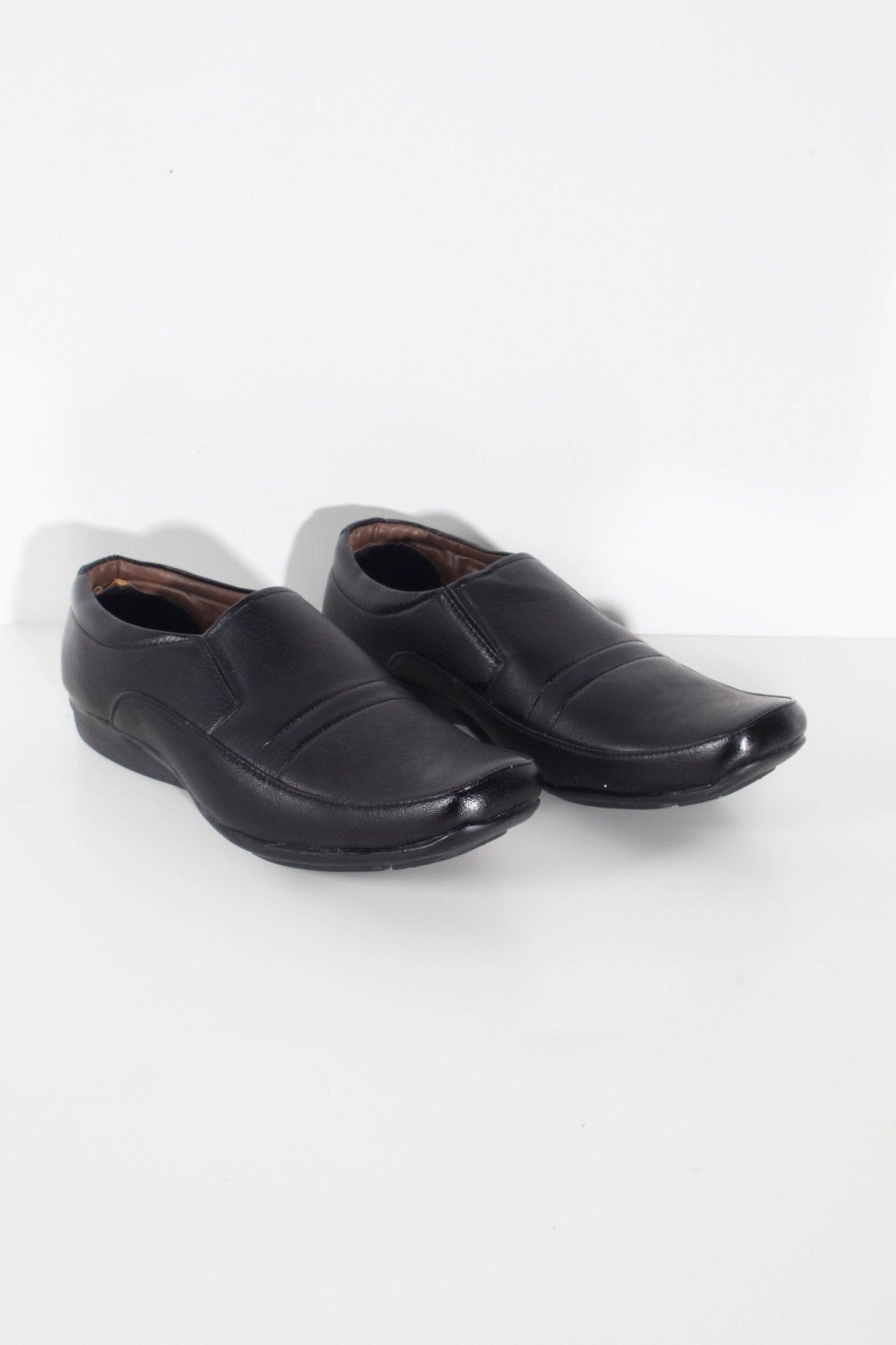 Mens Black Leather Slip-on Shoes (Eu42)