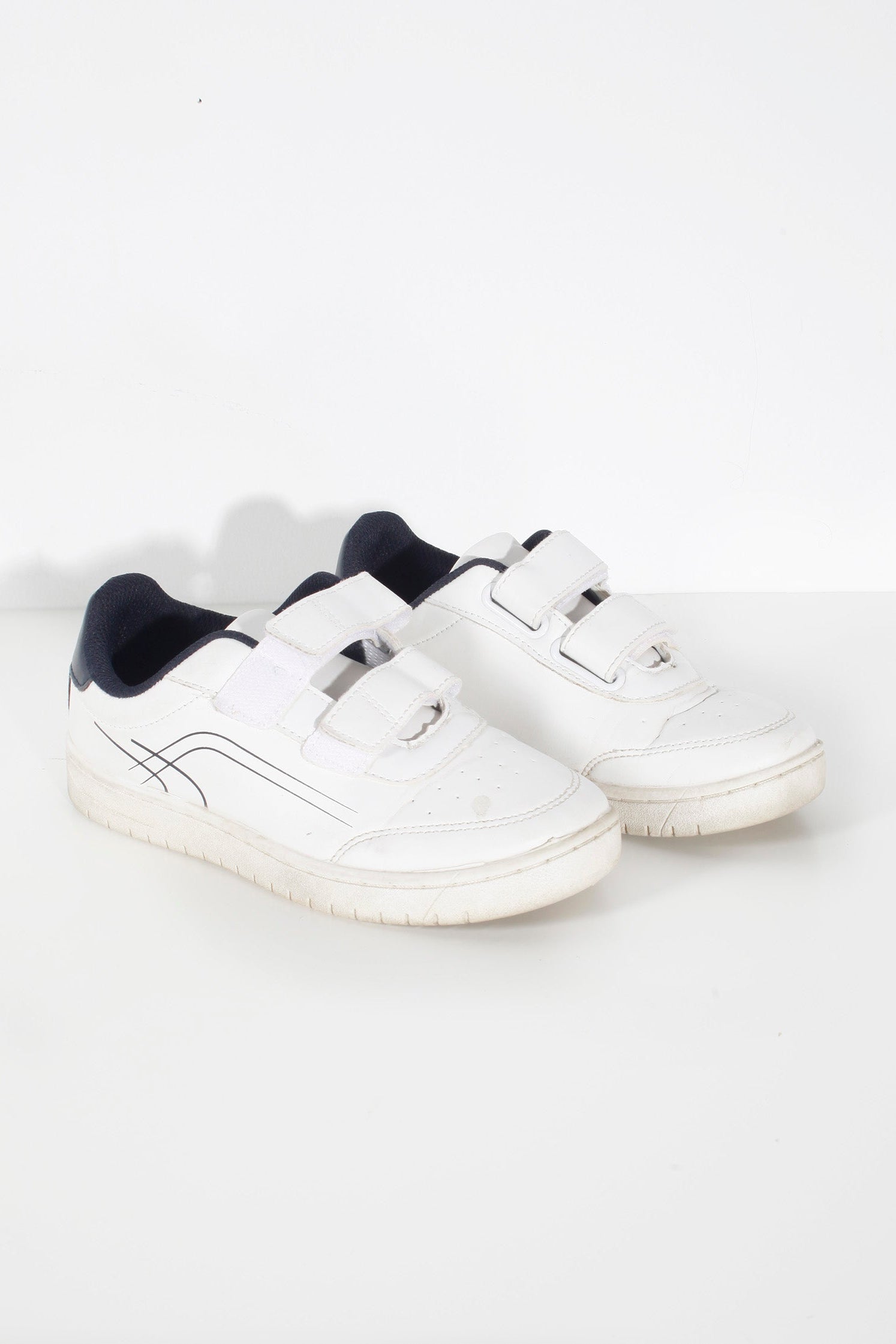Kids White sneakers (Eu34)