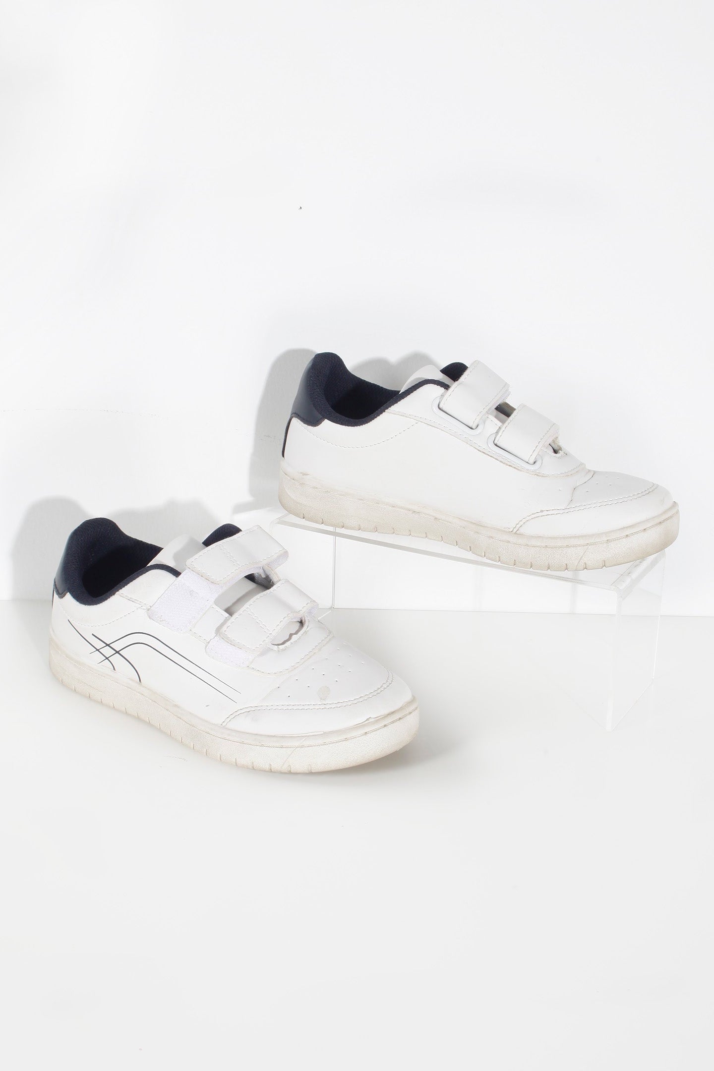 Kids White sneakers (Eu34)