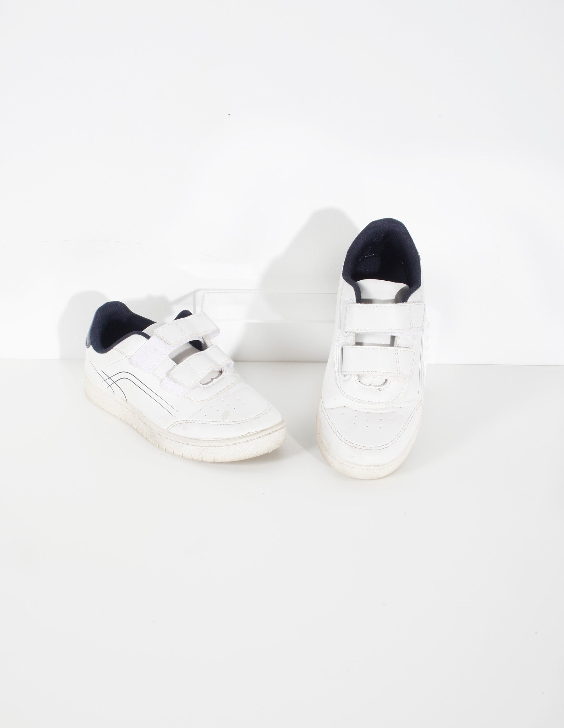 Kids White sneakers (Eu34)