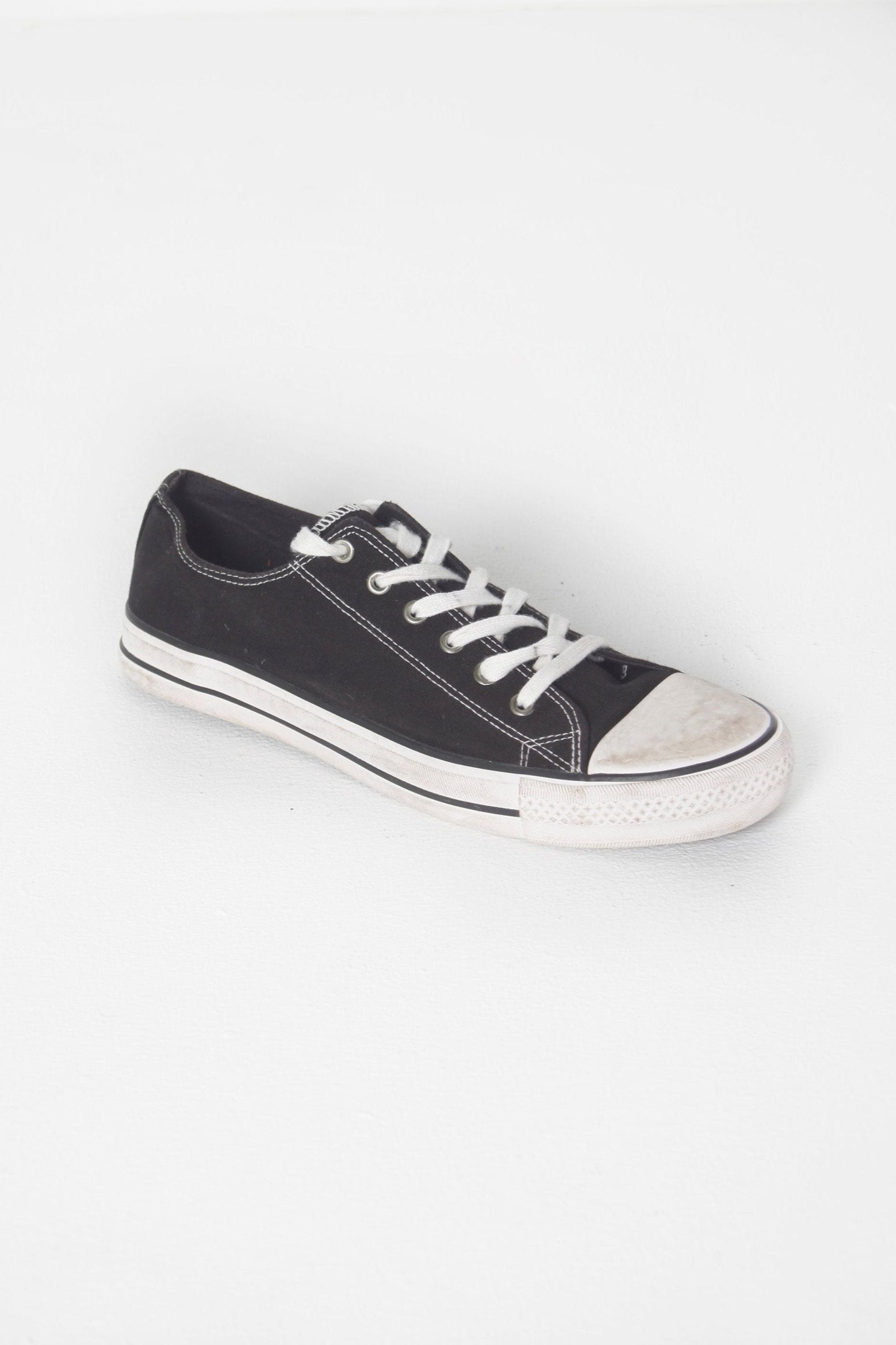 Black/White Lace-Up Sneaker (Eu42)