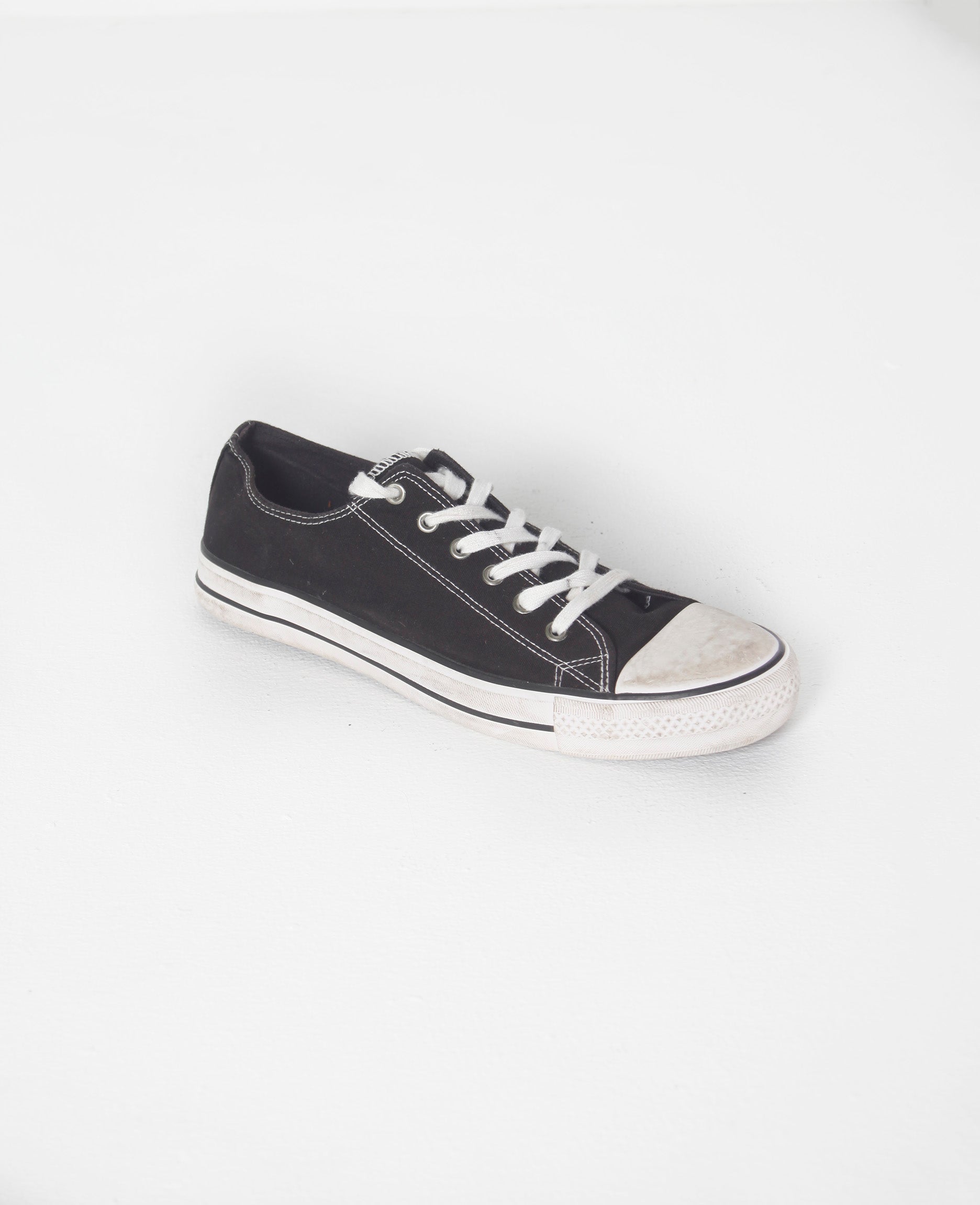 Black/White Lace-Up Sneaker (Eu42)