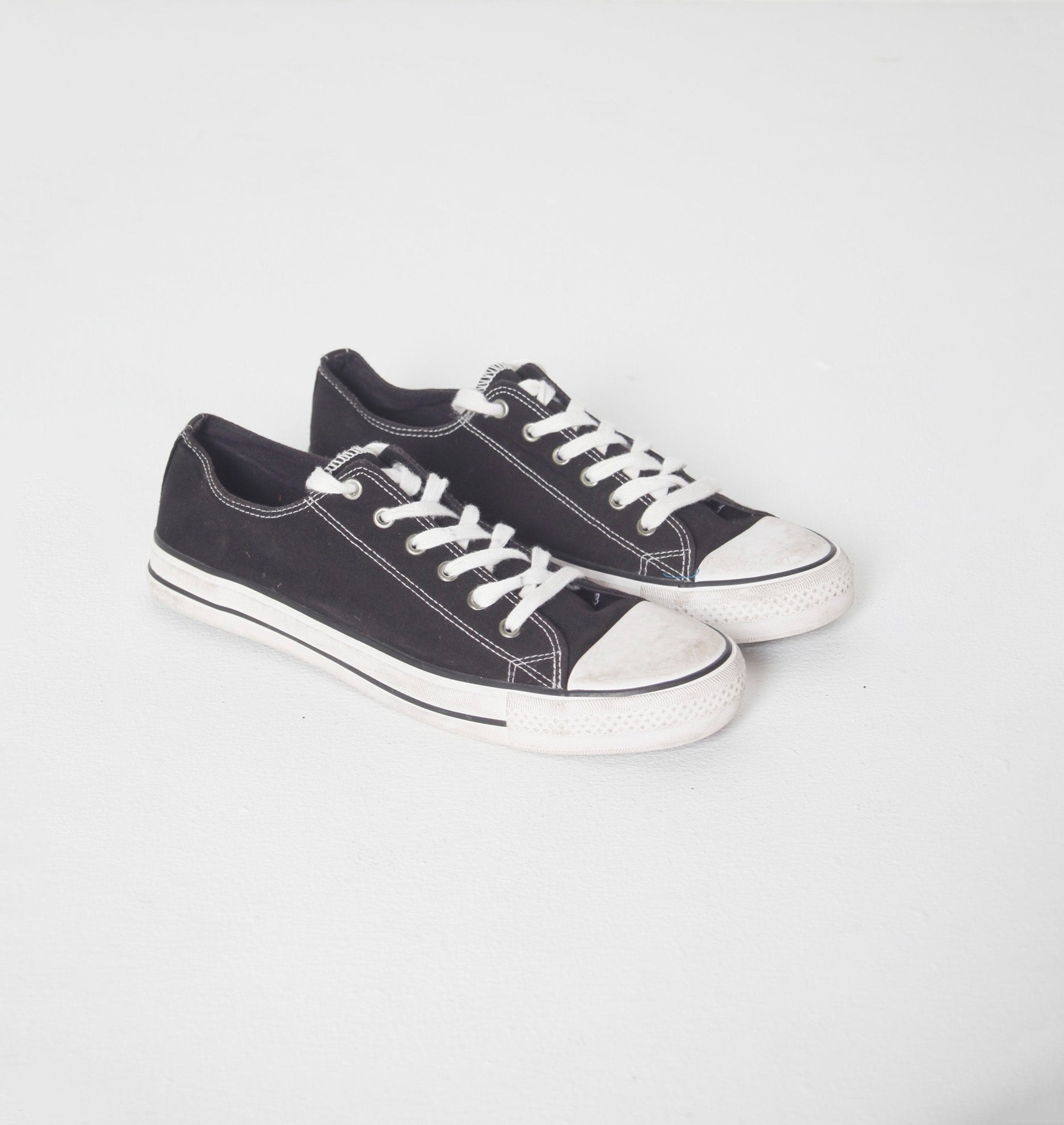 Black/White Lace-Up Sneaker (Eu42)