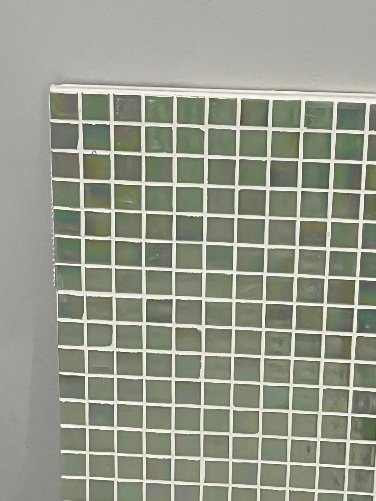 Green Reflective tiled backdrop (77cm)