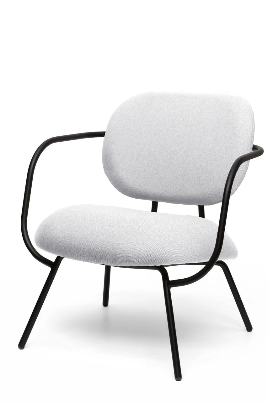 Lounge chair with armrest