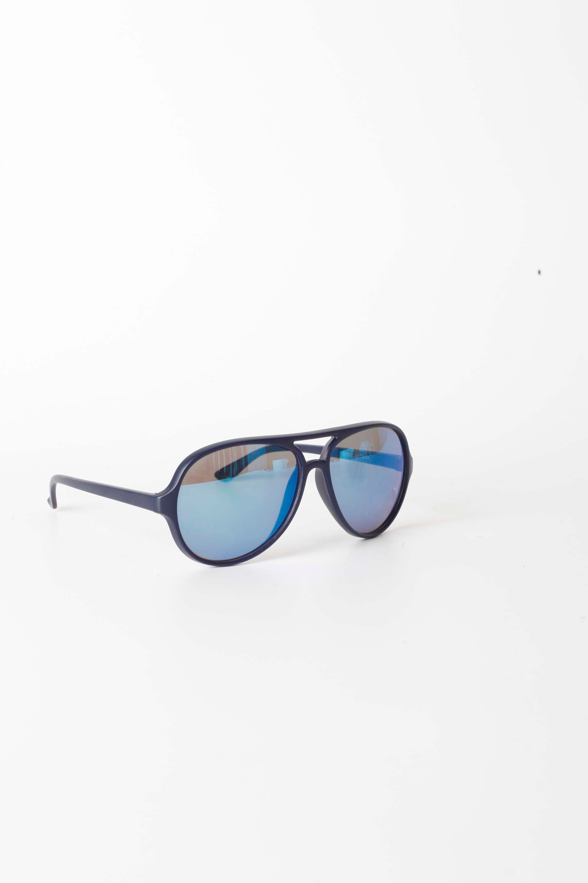 Black Round Sunglasses with Blue Tint
