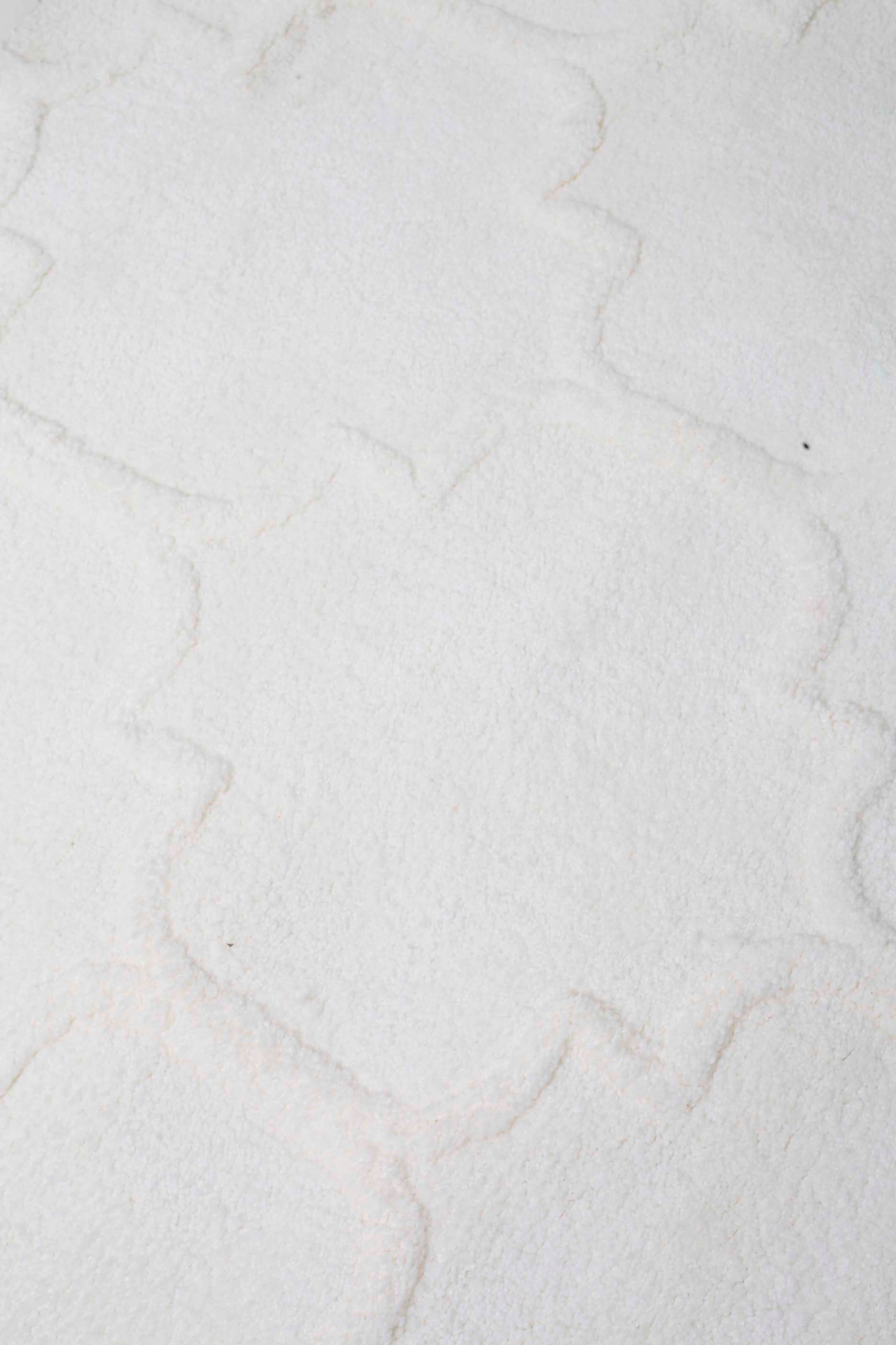 White Textured Rug with Traditional Design – ProppedUpRentals