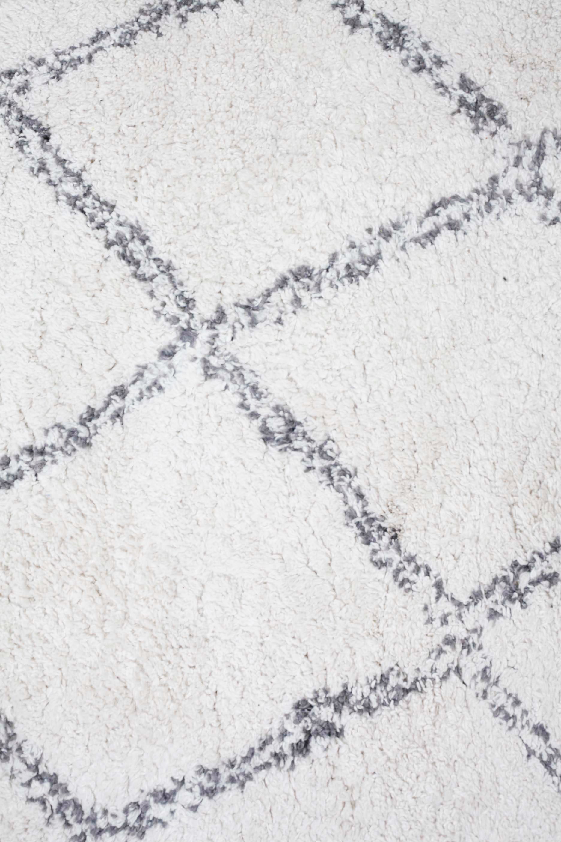 Off-White Diamond Shaggy Rug