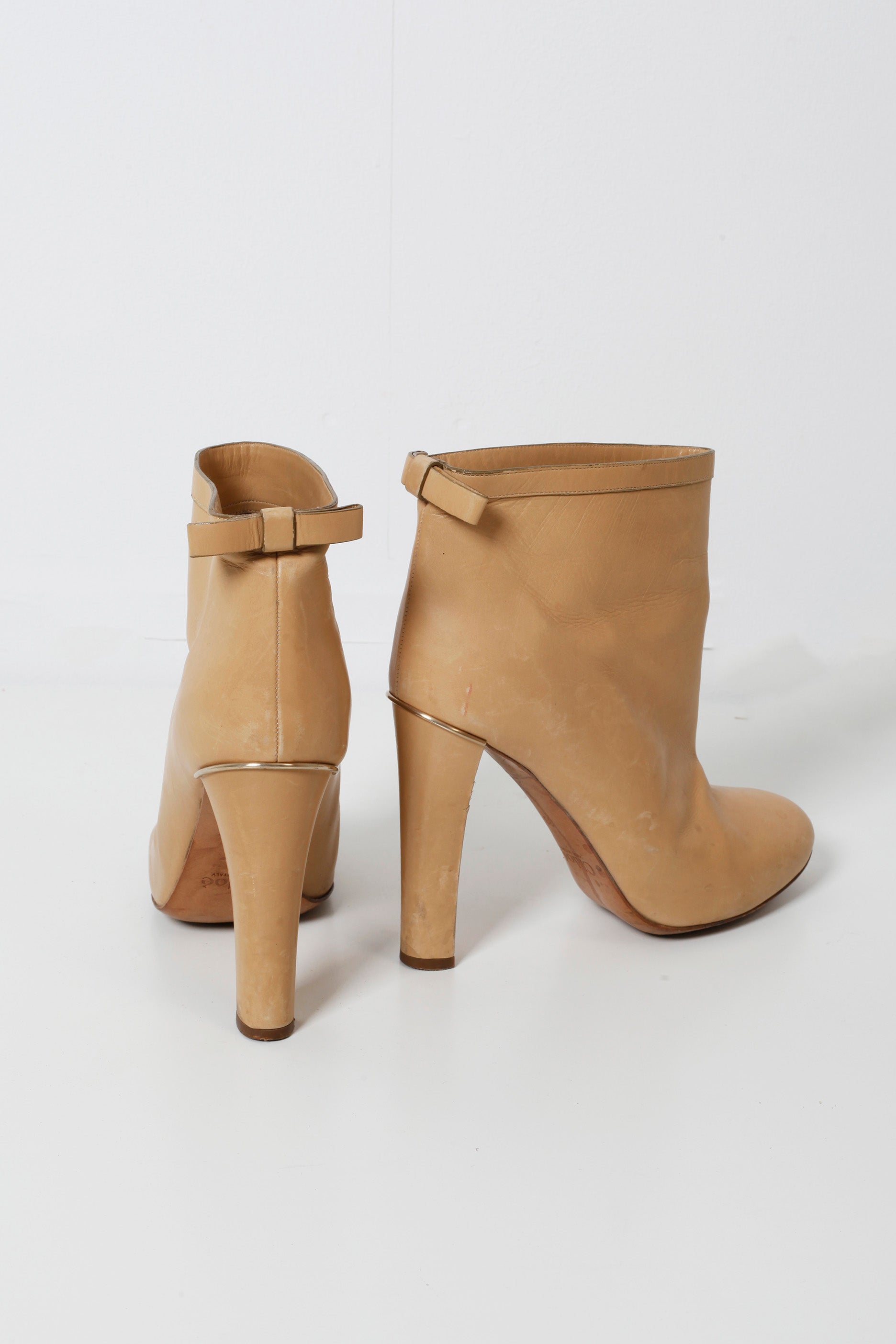 Chloé Beige Leather Ankle Boots