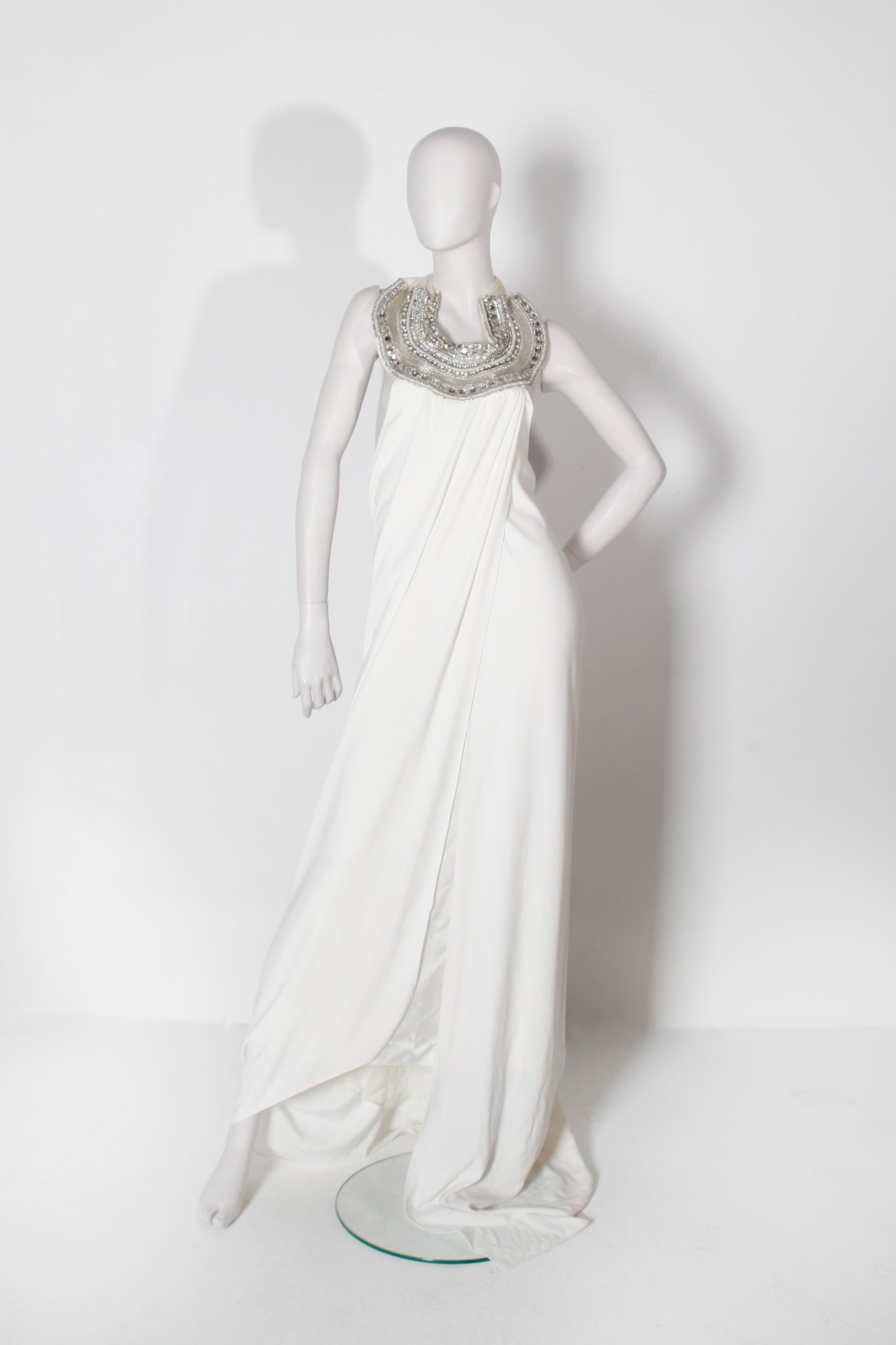 White Gown with Embellished Collar (Eu36)