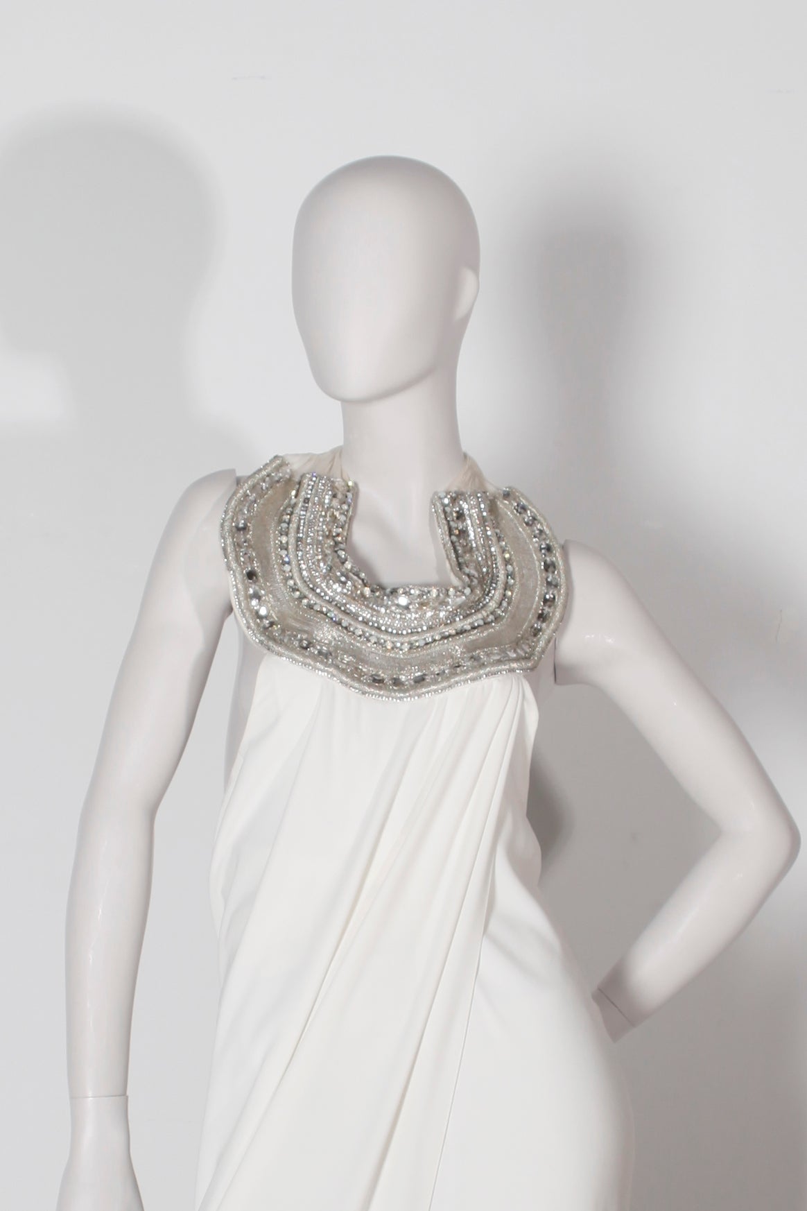 White Gown with Embellished Collar (Eu36)