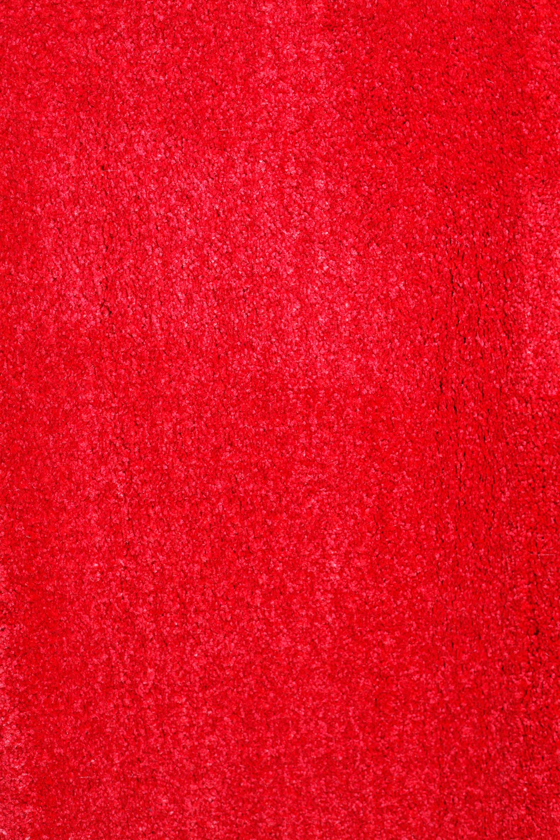 LOW-PILE RED RUG