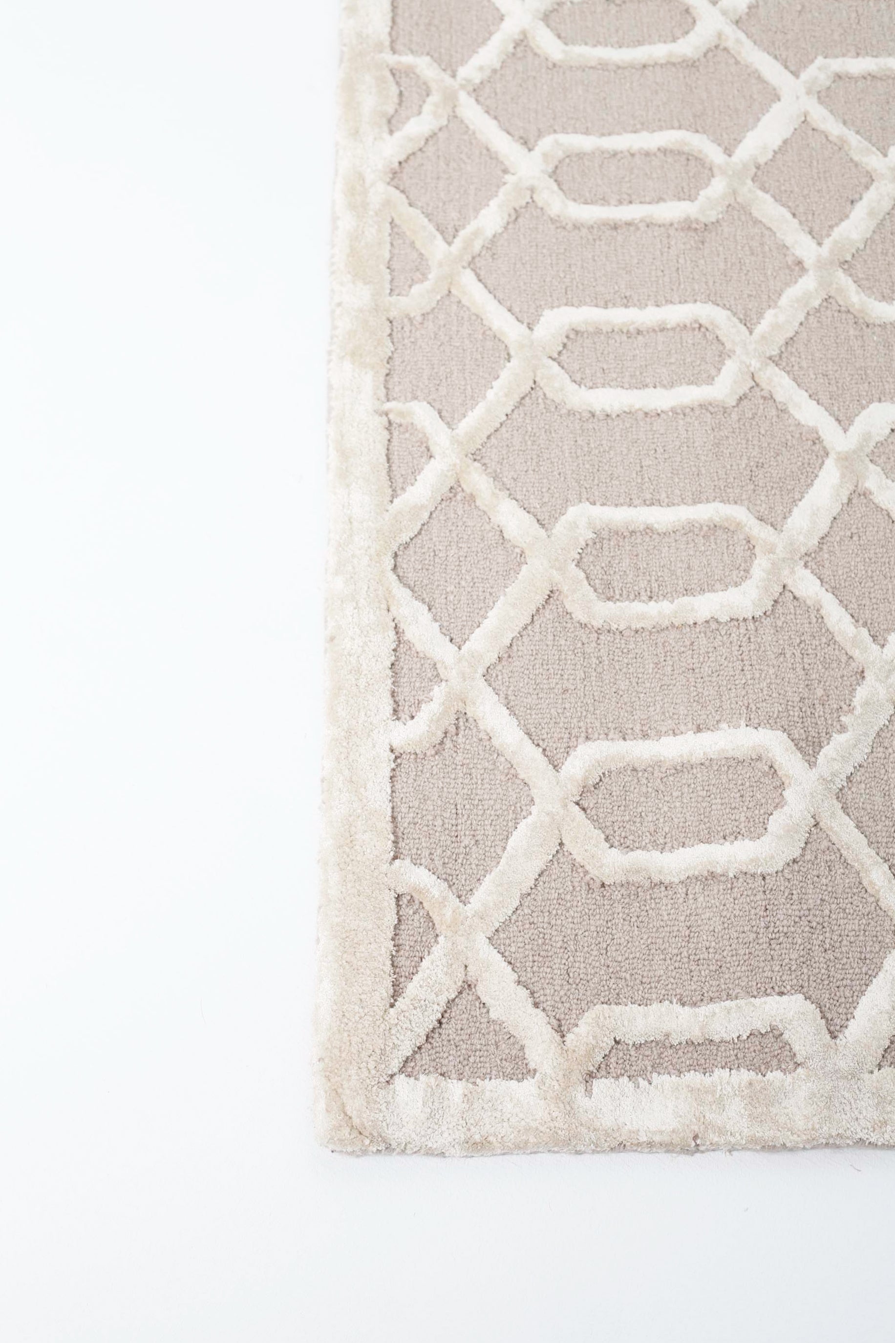 PATTERNED TUFTED RUG