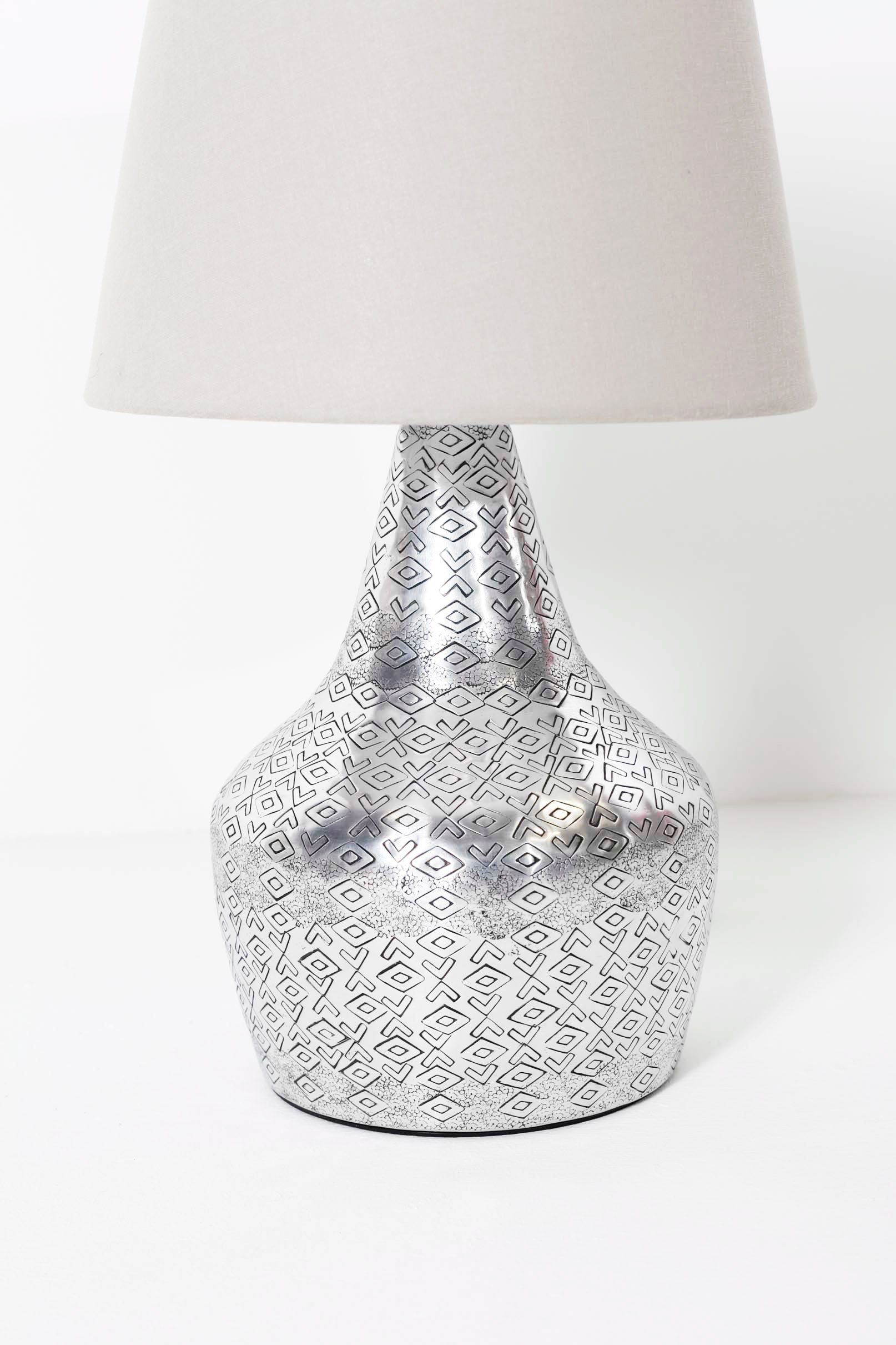 CHROME TABLE LAMP WITH EMBOSSED PATTERN AND BEIGE SHADE