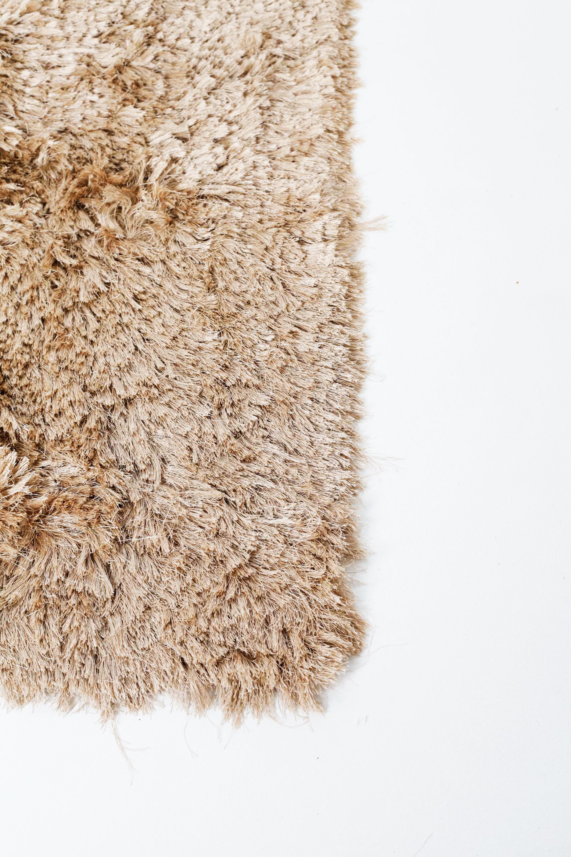 CHAMPAGNE TUFTED SHAGGY RUG