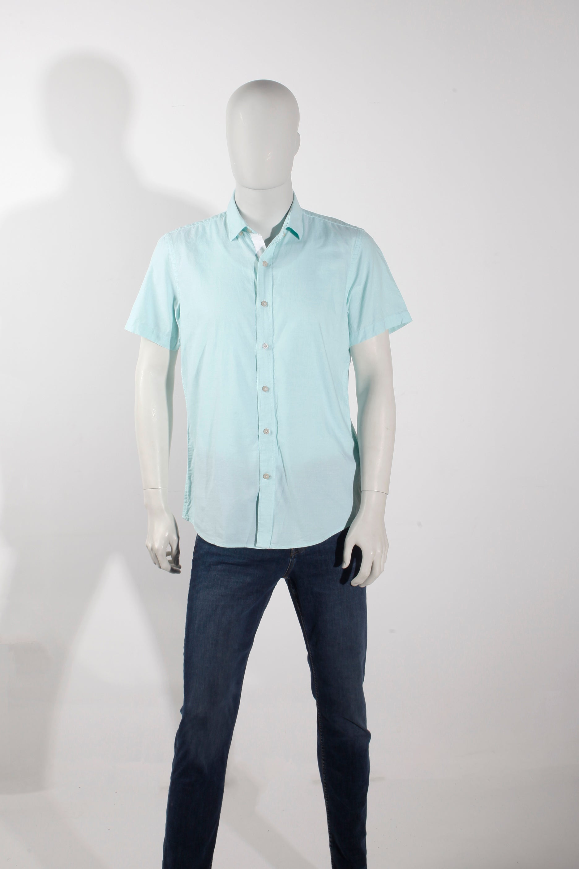 Men's Light Blue Short-Sleeved Shirt (Medium)