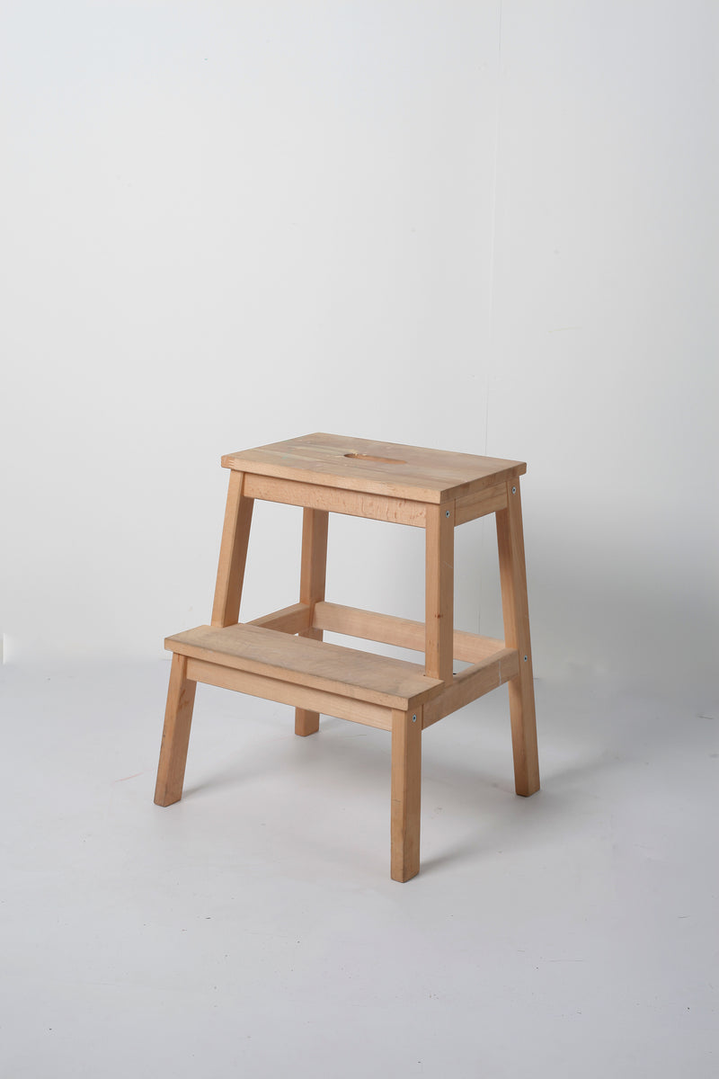 SMALL WOODEN STEP – ProppedUpRentals